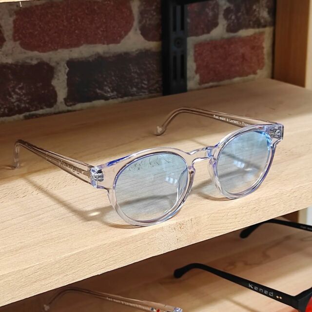 .
Modèle GLÉNAN 
Coloris CRISTAL 
Taille M2 (moyenne +)
Verres plans (sans correction)
Teinte BLEU dégradé AB (35% -> 0%)

Disponible immédiatement.
Mise à votre vue possible.
Profitez des offres PROMO SOLAIRES 2024! 😎

Fait Main à LORIENT 🇨🇵
📍13 rue Maréchal Foch 

#kened #lunetier #artisanlunetier #lunettessurmesure #lunettes #lunetiercreateur #madeinlorient #madeinbreizh #madeinbzh #madeinfrance #faitenbretagne #faitenfrance #mazzucchelli1849 #bespokeeyewear #handmadeinfrance #kenedeyewear #lorient #opticienlorient #CentreVilleLorient #lorientmaville #ruemarechalfoch