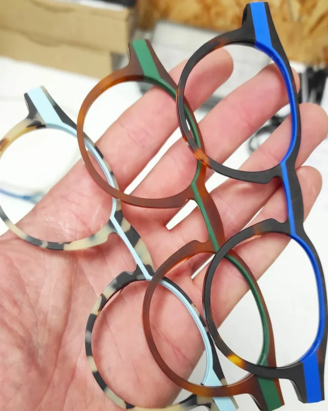 En cours...
Nouvelles associations de couleurs. 
Essais de collages.
Bientôt disponible...

.
.
.
#kened #lunetier #artisanlunetier #lunettessurmesure #lunettes #lunetiercreateur #madeinlorient #madeinbreizh #madeinbzh #madeinfrance #faitenbretagne #faitenfrance #mazzucchelli1849 #bespokeeyewear #handmadeinfrance #kenedeyewear #lorient #opticienlorient #CentreVilleLorient #lorientmaville #ruemarechalfoch